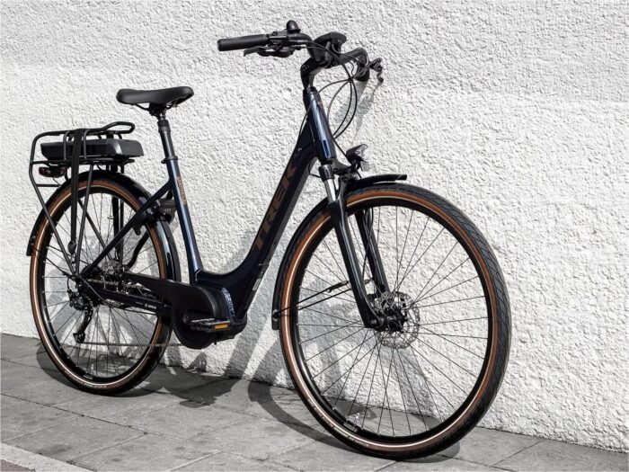 Trek Verve+ 2 Lowstep Shimano Acera/Altus 300 Wh 2022 – Image 2